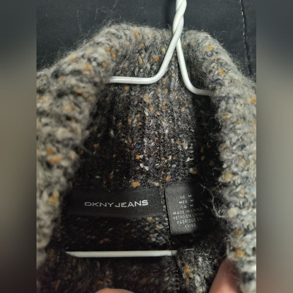 DKNY Sweater Men's - Picture 2 of 3